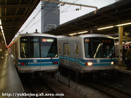 Eidan Tozai Line Series 05 EMU