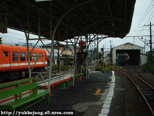 岳南鉄道 - 岳南富士岡駅ホーム