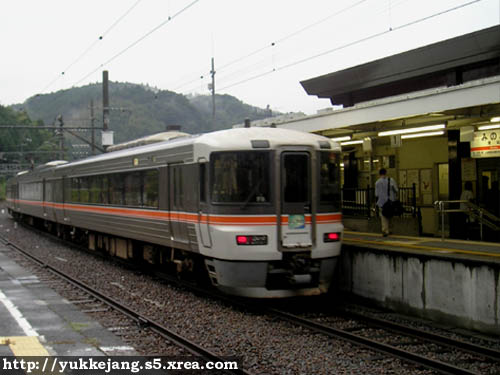 岳南鉄道 - 特急と交換