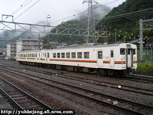 岳南鉄道 - 身延駅に留置された普通電車