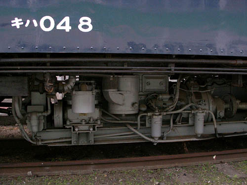 キハ048 - エンジン部分