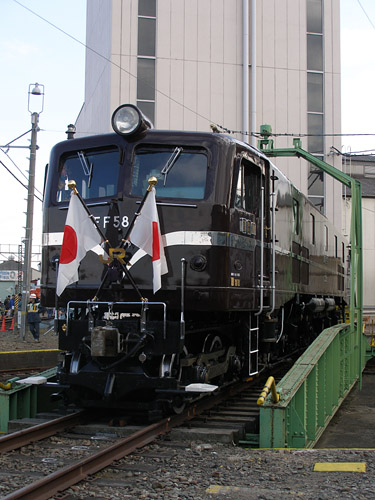 EF5861電気機関車 - 先頭部(2)