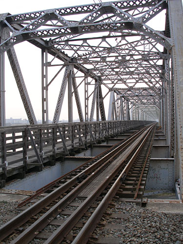 踏切から見た鉄橋(線路側)