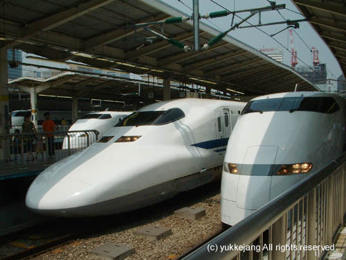 東海道・山陽新幹線 - 700系と300系新幹線