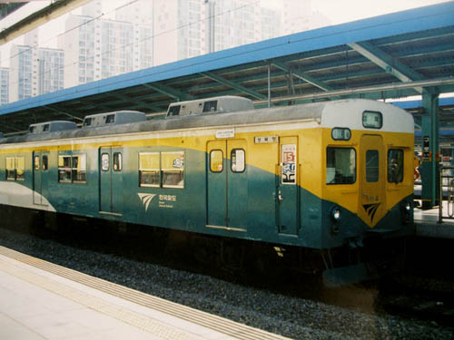 1000系(初期型) - 九老駅に停車中の城北行電車